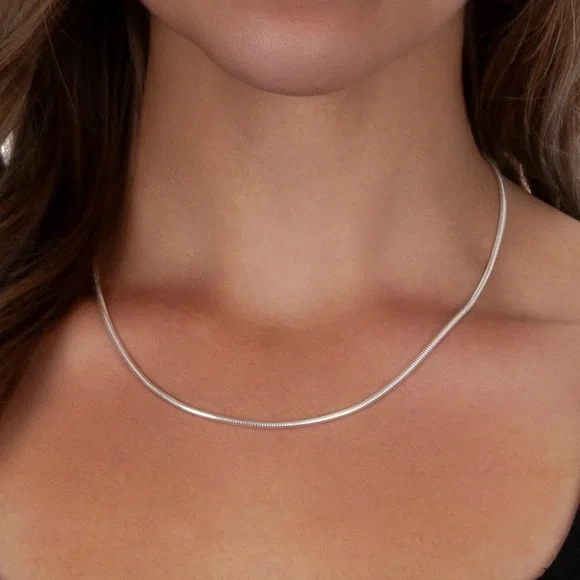 Genuine Italian 925 Sterling Silver 2mm Snake Chain 18in/45cm Long Brand New - Picture 7 of 8